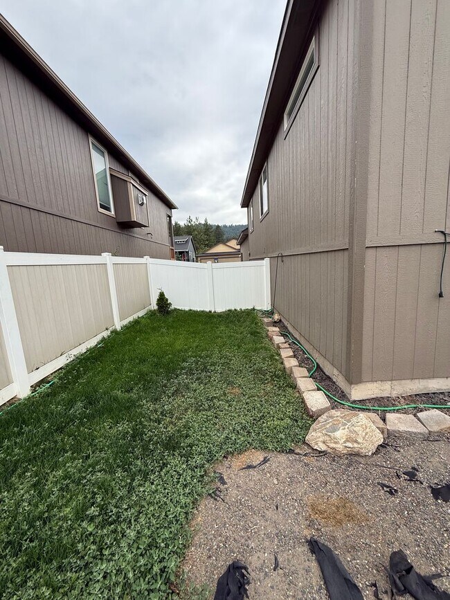 Building Photo - New Listing! Beautiful 4 Bed / 3 Bath Home...