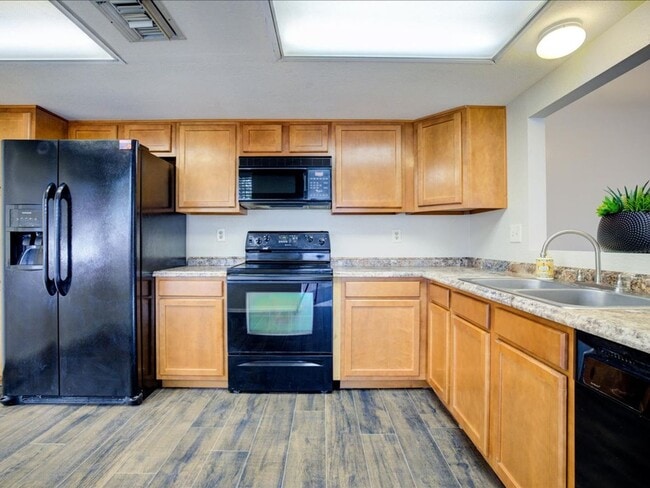 Building Photo - Modern 2 Bedroom 2 Bathroom home with comm...