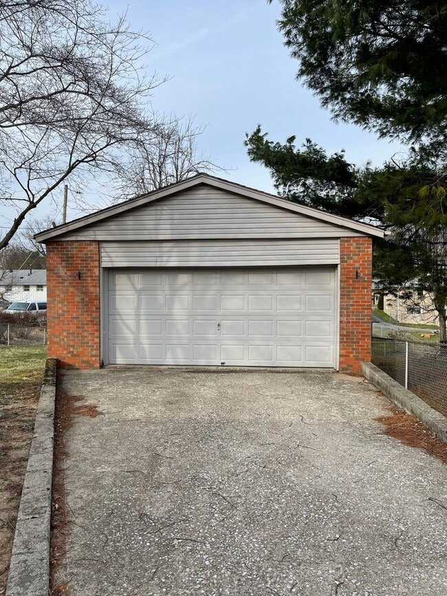 Building Photo - Coming Soon! Lovely Home w/ HW Floors! *Spring Special-$100/mo Off Your Rent for 6 Months!*