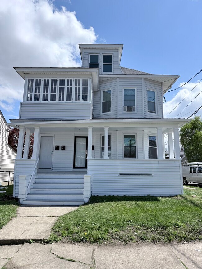 Building Photo - 173 Fairview Ave