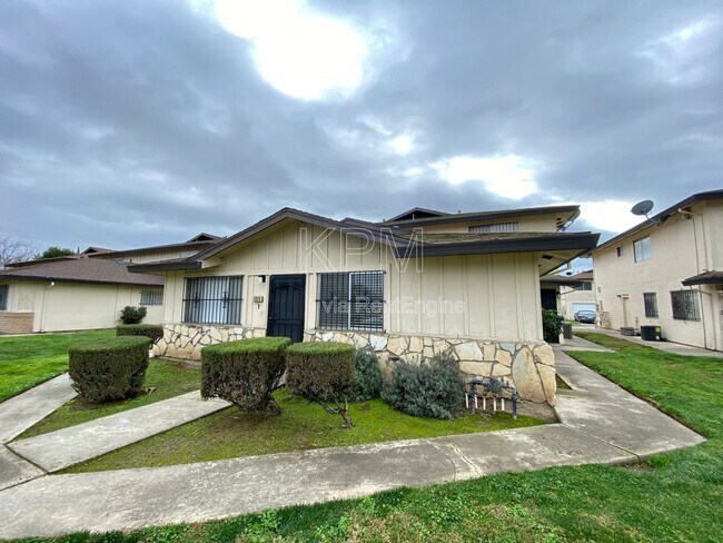 Building Photo - 2920 Peachtree Dr