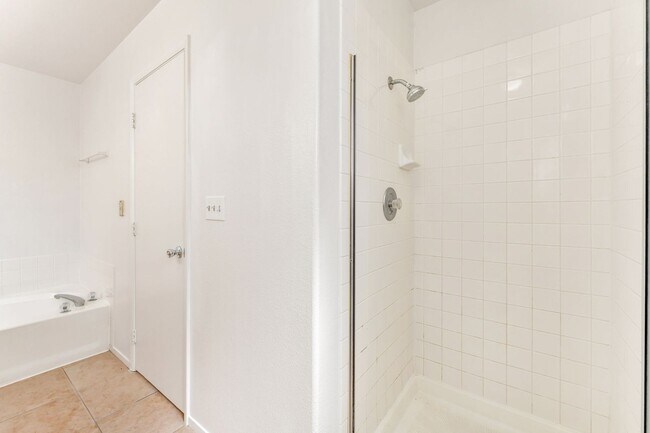 Building Photo - Comfort, Style & Single-Story Living in a Prime North Las Vegas Location!