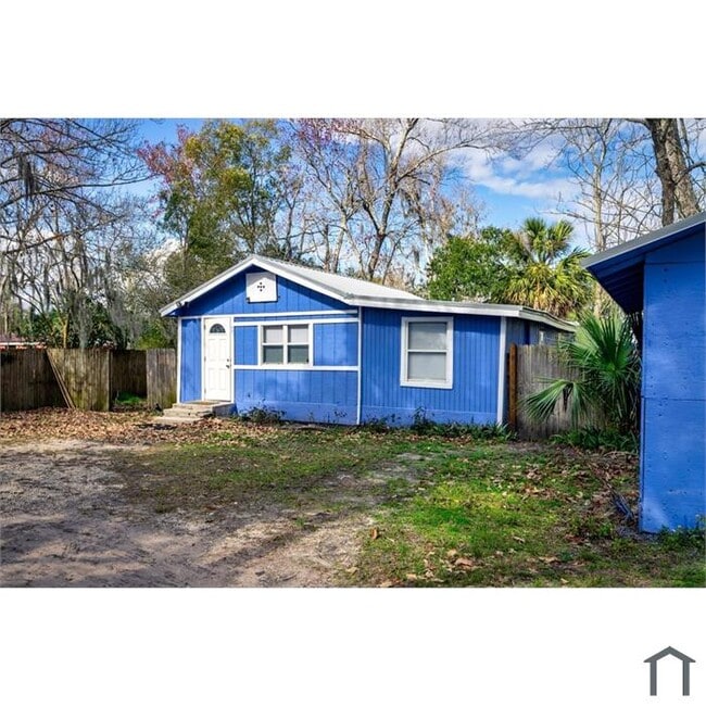 Building Photo - 531 New Berlin Rd