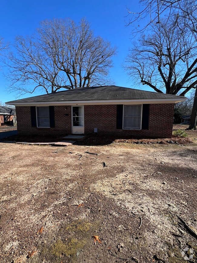 Building Photo - AVAILABLE & UPDATED Duplex (Near beautiful...