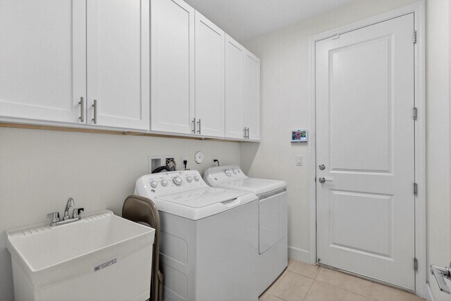 Building Photo - 12719 SW Blue Mangrove Pkwy