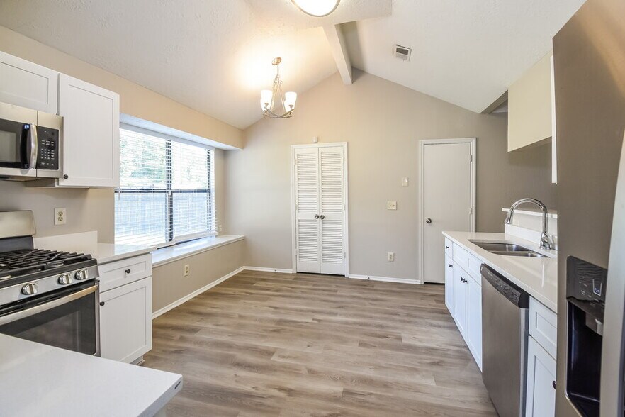 Building Photo - 7049 Ivy Pointe Row