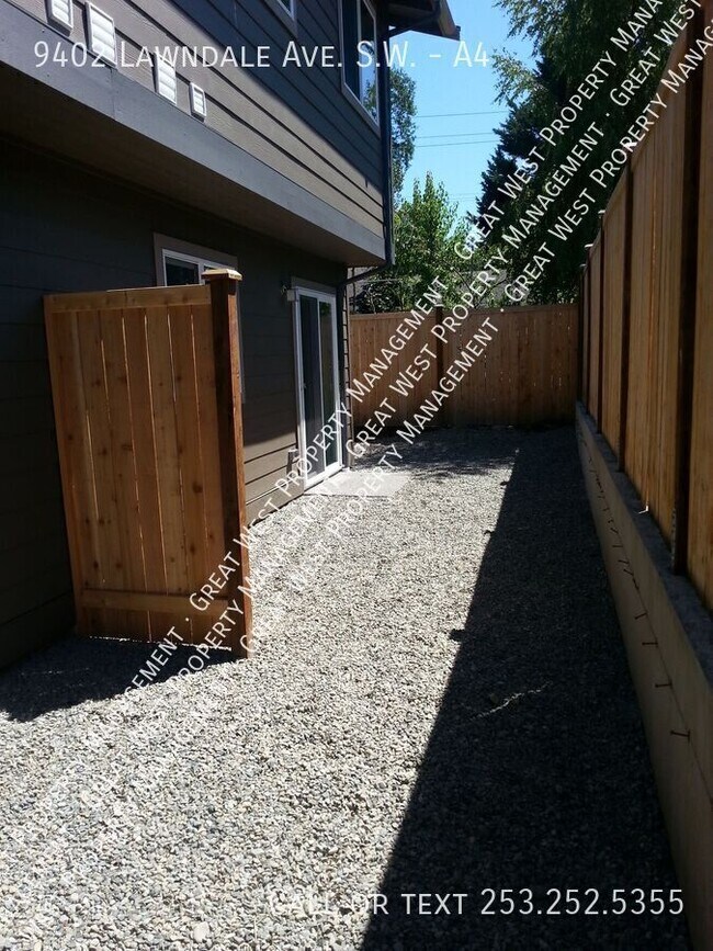 Building Photo - 9402 Lawndale Ave SW
