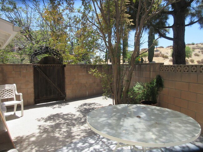Building Photo - Duggan Property Management, Inc presents, Gorgeous home in Porter Ranch On Braemore Rd.