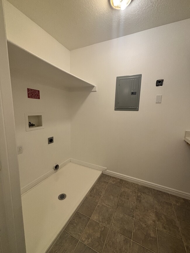 Building Photo - 8083 N Ridge Loop E