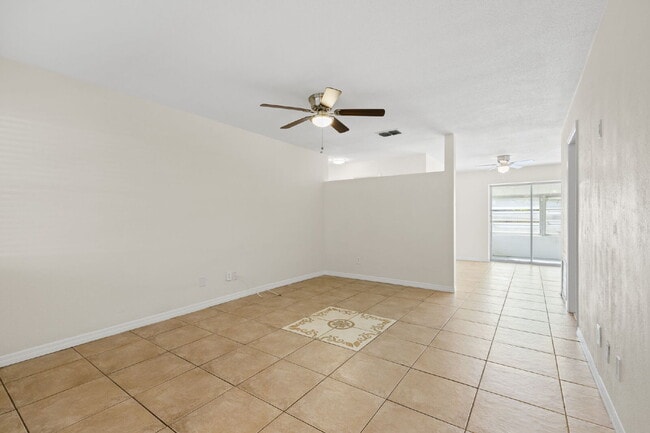 Building Photo - "Charming 3-Bed, 2-Bath Gem in St. Petersb...