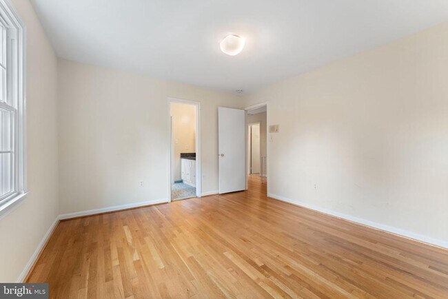 Building Photo - 9 Snug Hill Ct