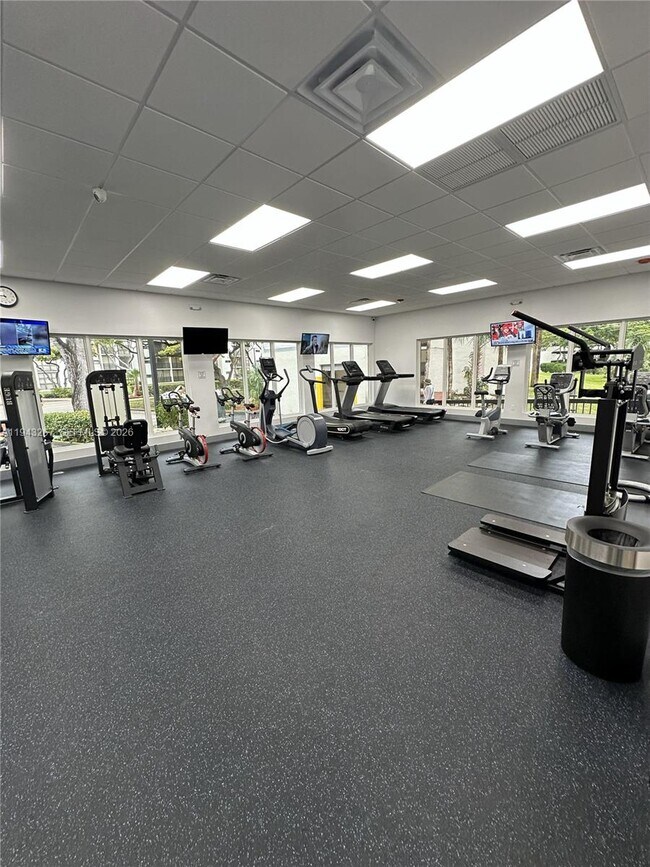 Building Photo - 17021 N Bay Rd