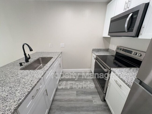 Building Photo - 5485 SE 30th Pl