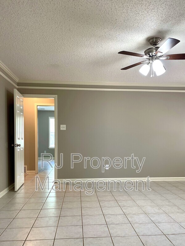 Building Photo - 4592 Tracy Lynn Dr