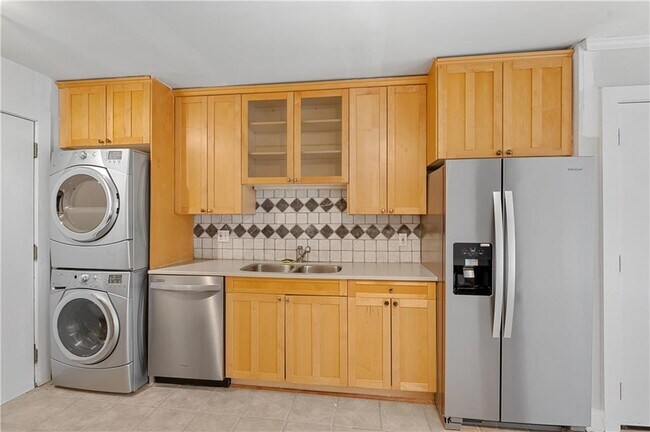 Building Photo - 866 Briarcliff Rd NE