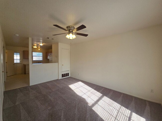 Building Photo - RENT SPECIAL - AVAILABLE NOW!