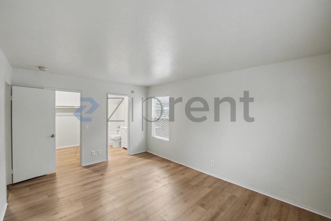 Building Photo - Unit