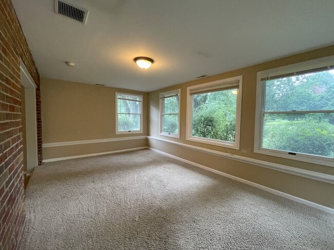 Building Photo - 32857 N Alleghany Rd