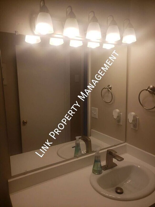 Building Photo - 7183 Holland Ln