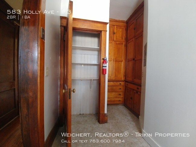 Building Photo - 583 Holly Ave