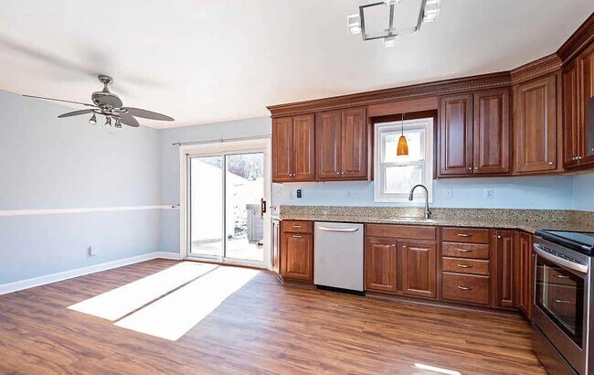 Building Photo - Single Family Home in Established Green Valley community available March 1st!