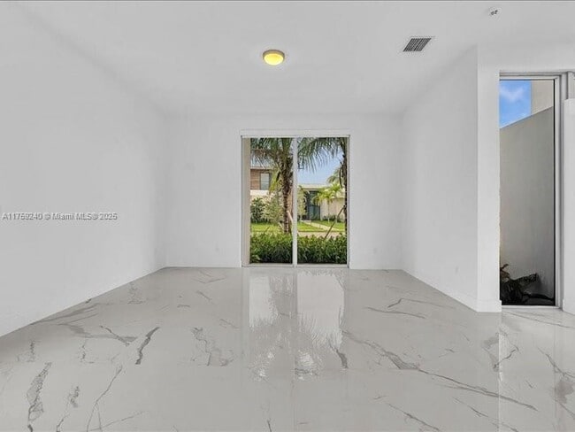 Building Photo - 16644 Botaniko Dr N