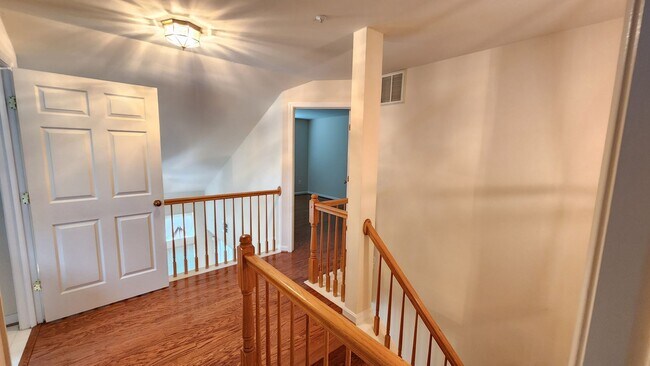 Building Photo - 2 Level Condo with Garage