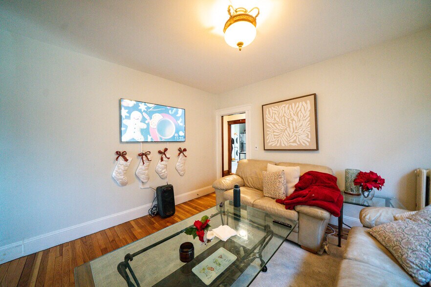 Building Photo - 202 Calumet St