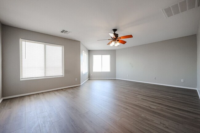 Building Photo - COMING SOON!! Beautiful 4Bed/2.5 bath In San Tan Valley