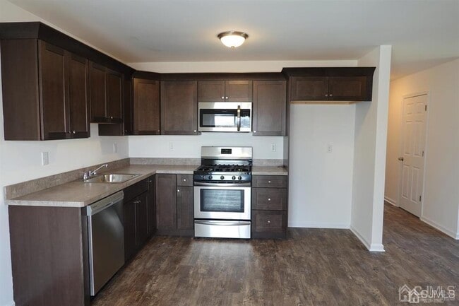 Building Photo - 381 Highland St