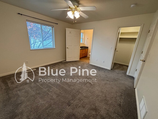 Building Photo - 1228 Oakmeadow Cir