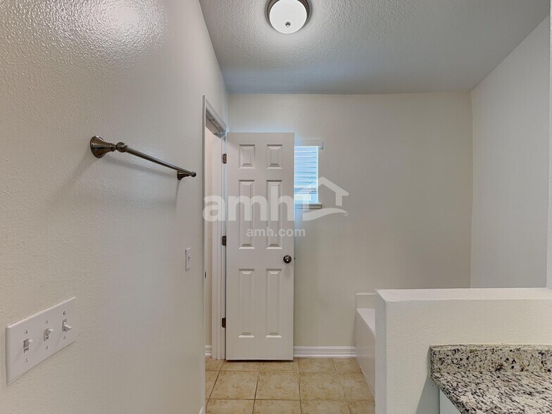 Building Photo - 5251 Silver Thistle Ln