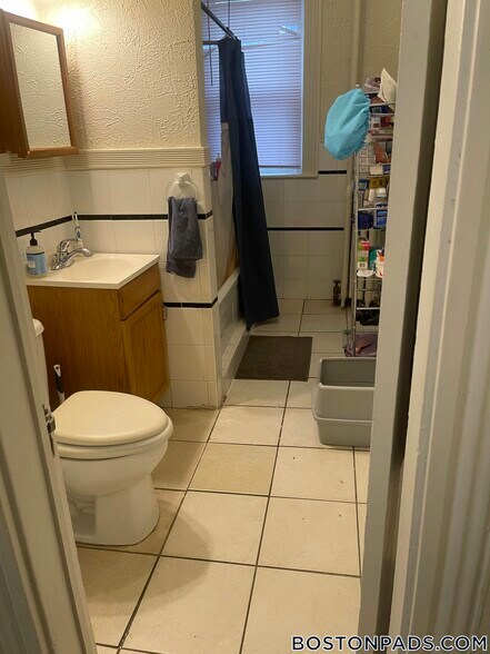 Building Photo - 107 Gordon St