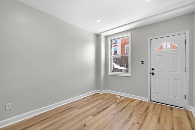 Building Photo - 216 S Castle St