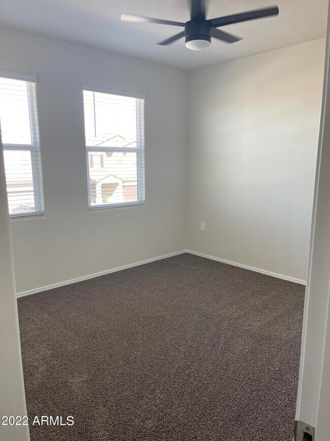 Building Photo - 36597 W Santa Clara Ave