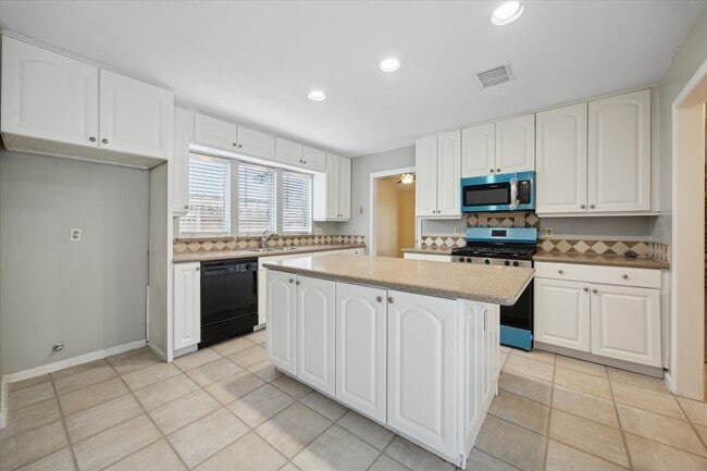 Building Photo - 14311 Overbrook Ln