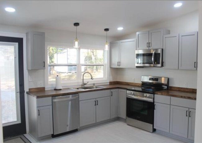 Building Photo - 955 Laurie Ln