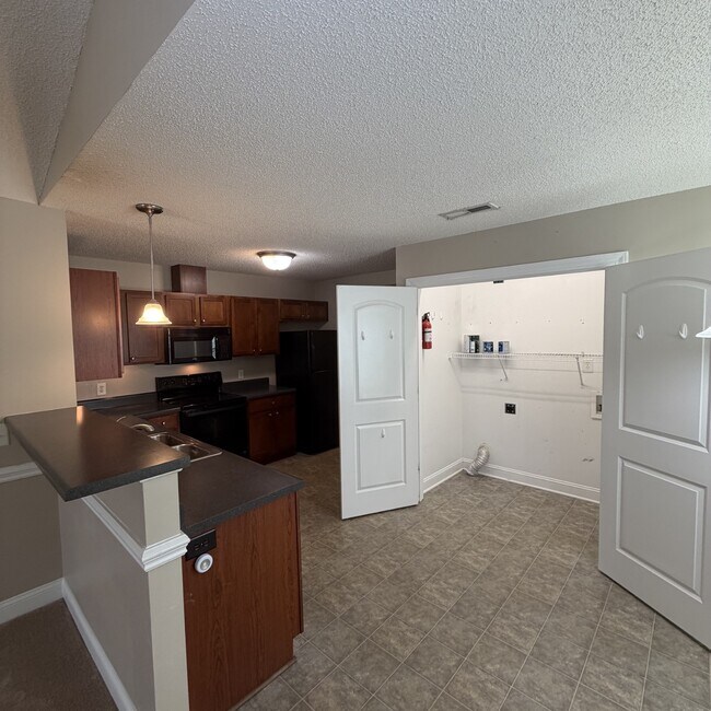 Building Photo - 2552 Saddleback Dr