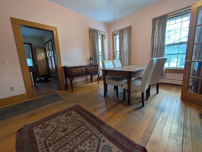 Building Photo - 527 Main St