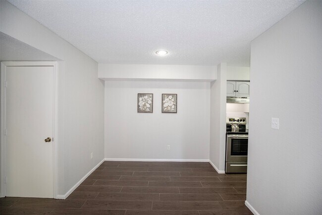 Building Photo - 3300 Pebblebrook Dr
