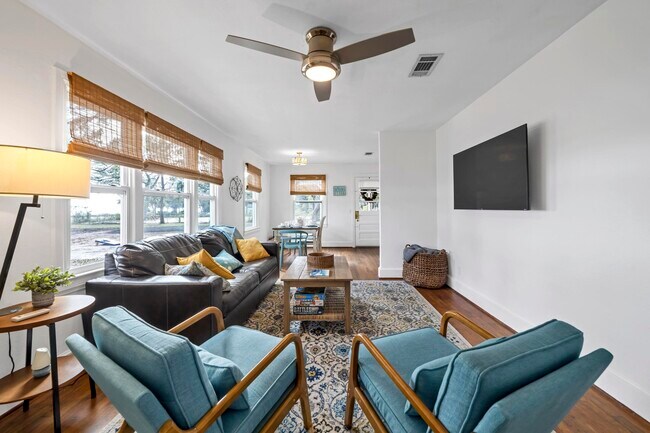 Building Photo - 13382 FL-20