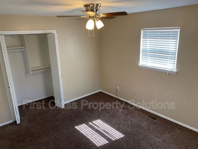 Building Photo - 6300 N Wildewood Dr