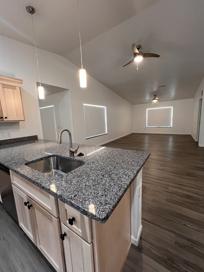 Building Photo - 209 Millersburg St