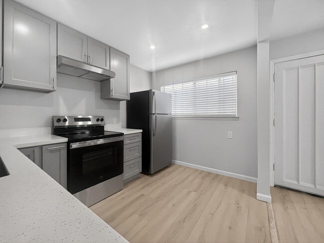 Building Photo - 409 W 18th St