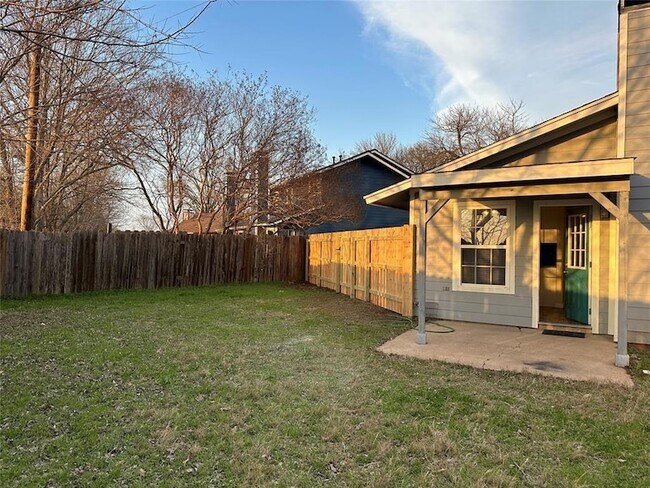 Building Photo - 407 Vista W Ct