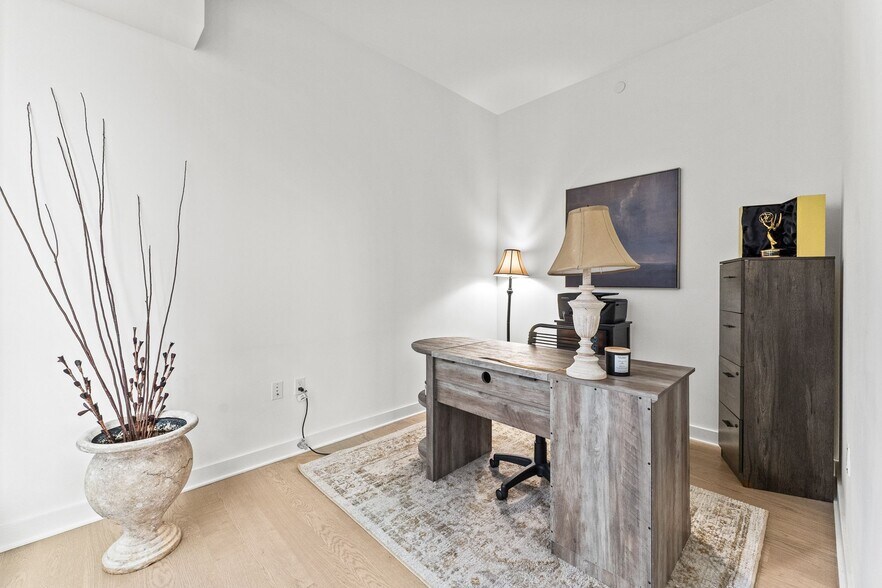 Den - 1650 Silver Hill Dr