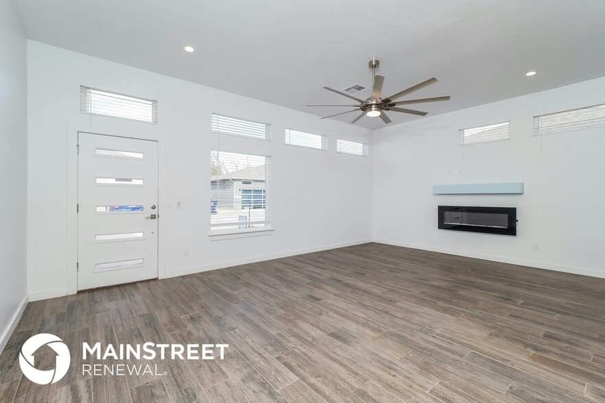 Building Photo - 11342 Paradise In Dr