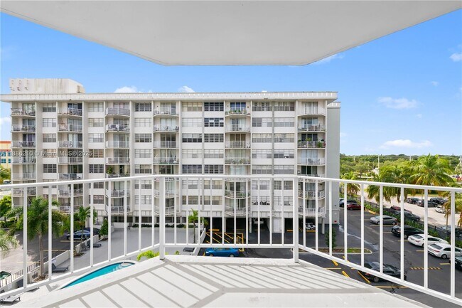 Building Photo - 16740 NE 9th Ave
