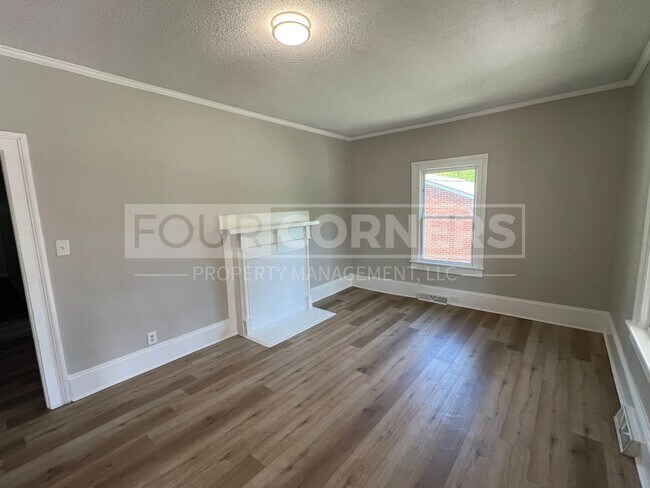 Building Photo - Beautiful 5 Bedroom 2.5 Bath House