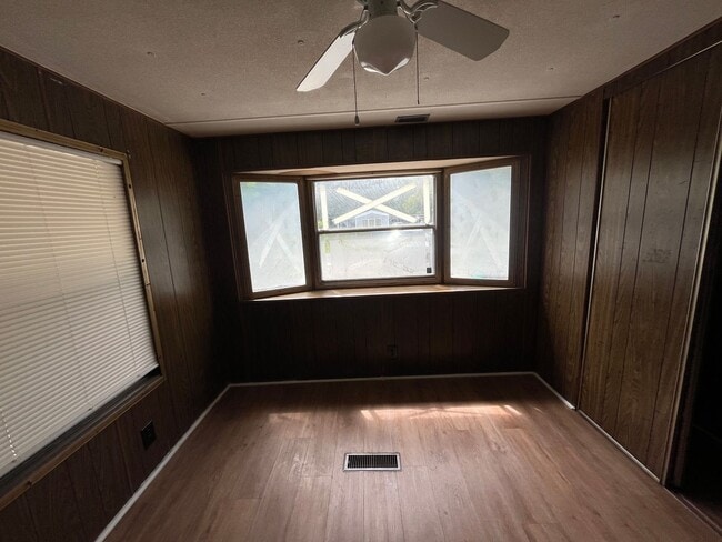 Building Photo - 7709 Brentwood Dr